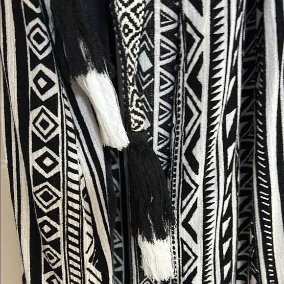 Entro Monochrome Geometric Kimono - Picture 4 of 8